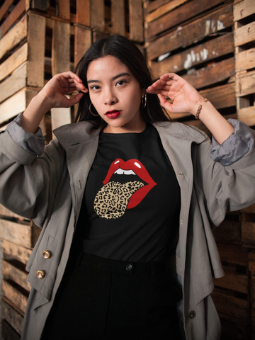 black-leopard-lips-graphic-crew-neck-tee-woman-fashion-apparel-my-beyoutiful-boutique